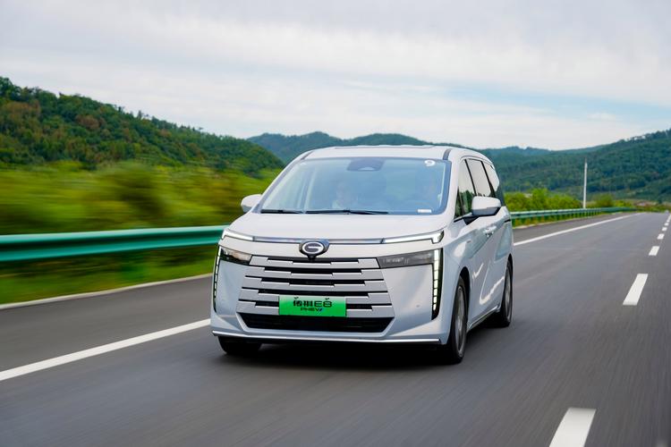 广汽传祺油电混合动力车 广汽传祺油电混合汽车