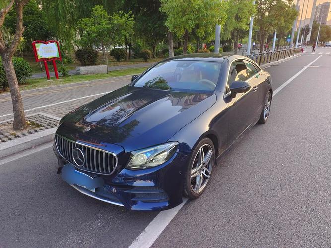 奔驰e200轿跑双门 奔驰e2004matic双门