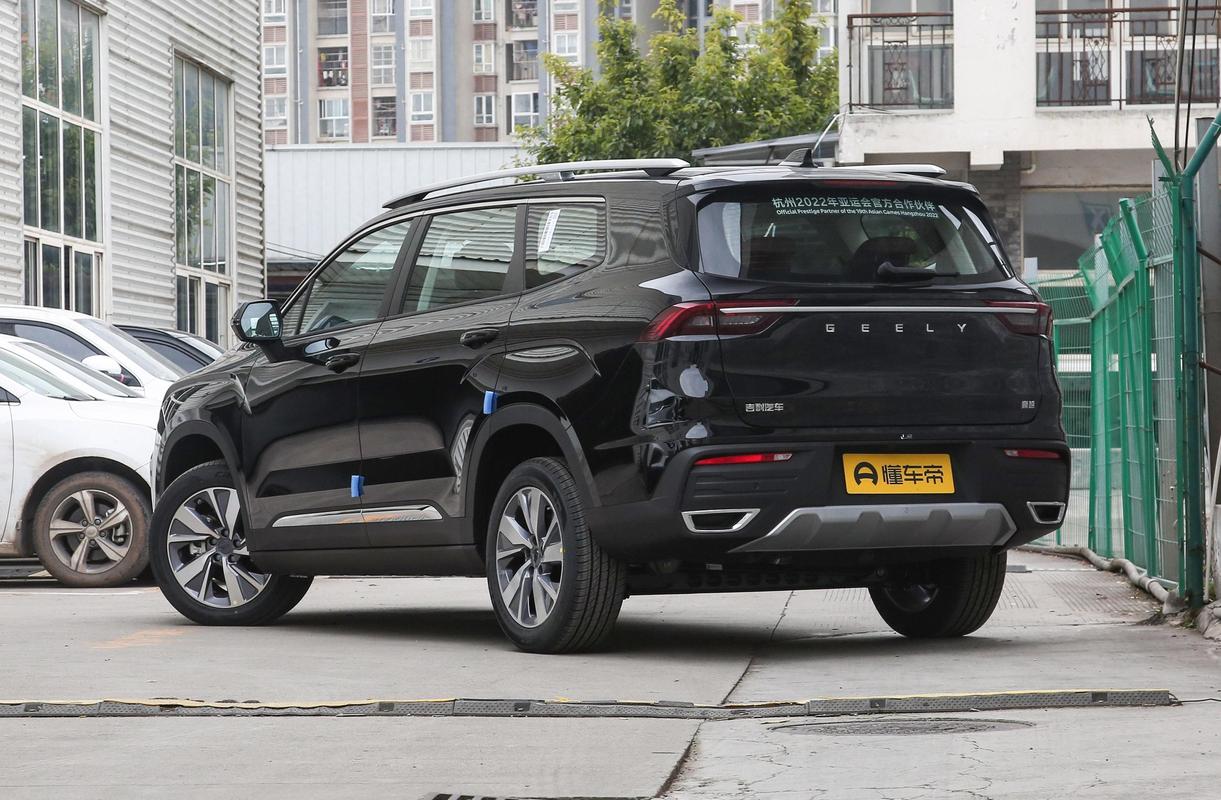 吉利豪越suv报价及图片／吉利豪越2022款图片