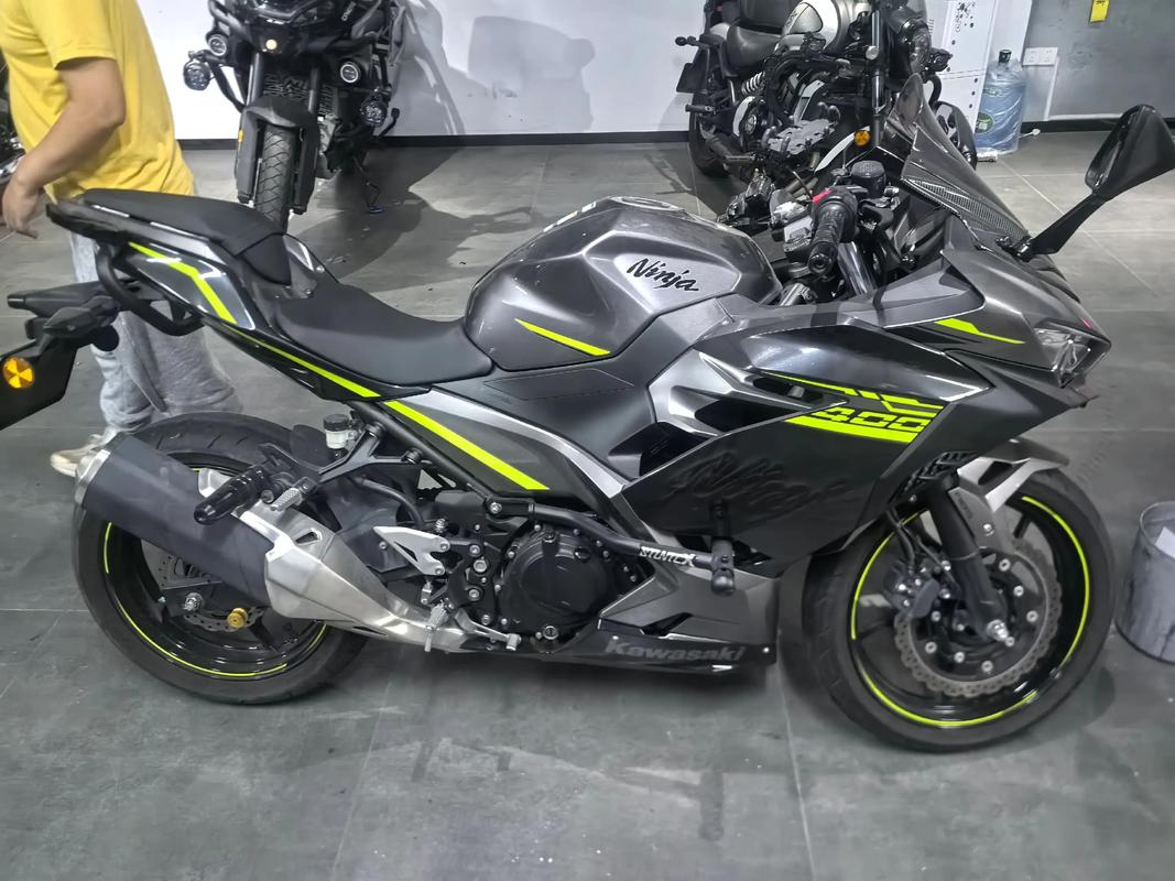 川崎ninja400图片/2021年川崎ninja400图解